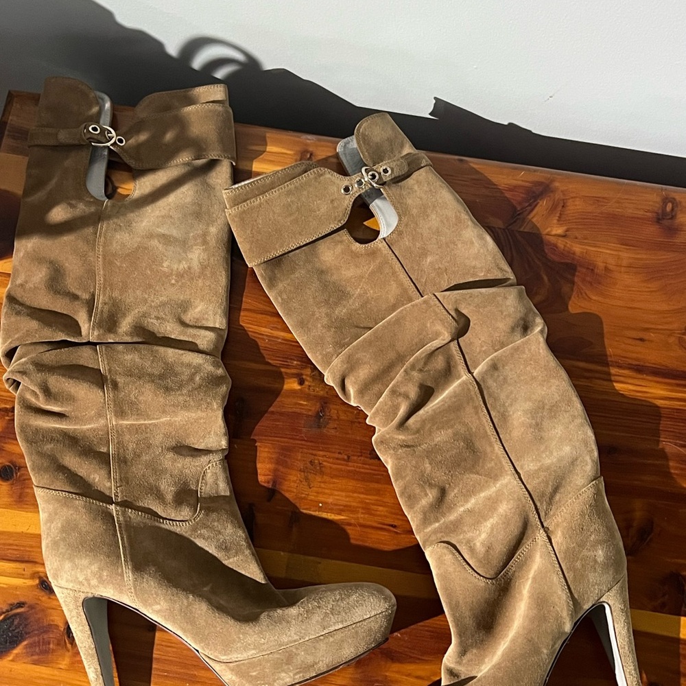 Sergio Rossi Tan Suede Slouch Knee Boots with Buckle - Picture 14 of 15